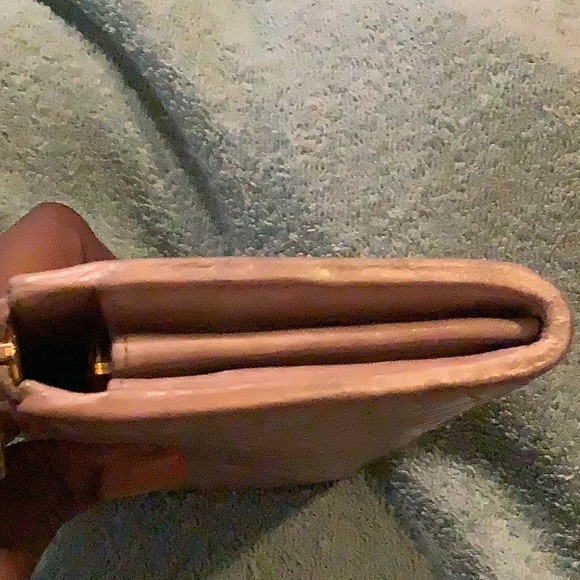 AUTHENTIC MIU MIU RIBBON ROUND ZIP QUILTED WALLET- Blush Pink/Taupe Color - Picture 3 of 12